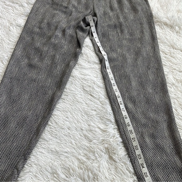 Eileen Fisher Elegant Black and cream chainette-print silk slouchy Pants - Picture 6 of 8